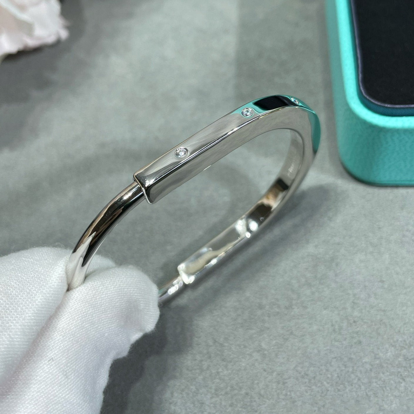 TIFFANY LOCK BRACELET 8 DIAMOND