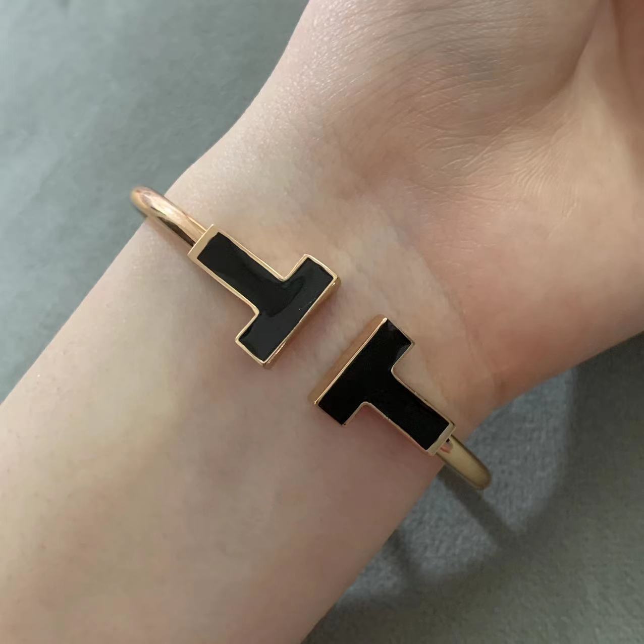 TIFFANY T WIDE ONYX OPEN BRACELET