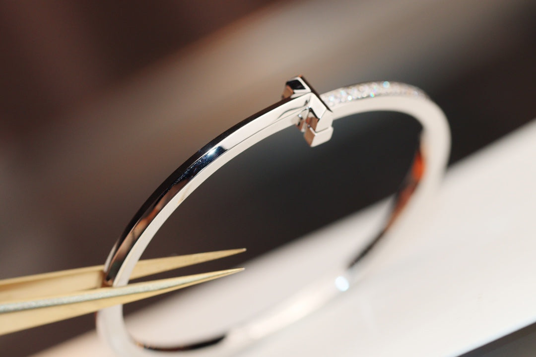 TIFFANY NARROW T1 HINGED BANGLE DIAMOND SILVER