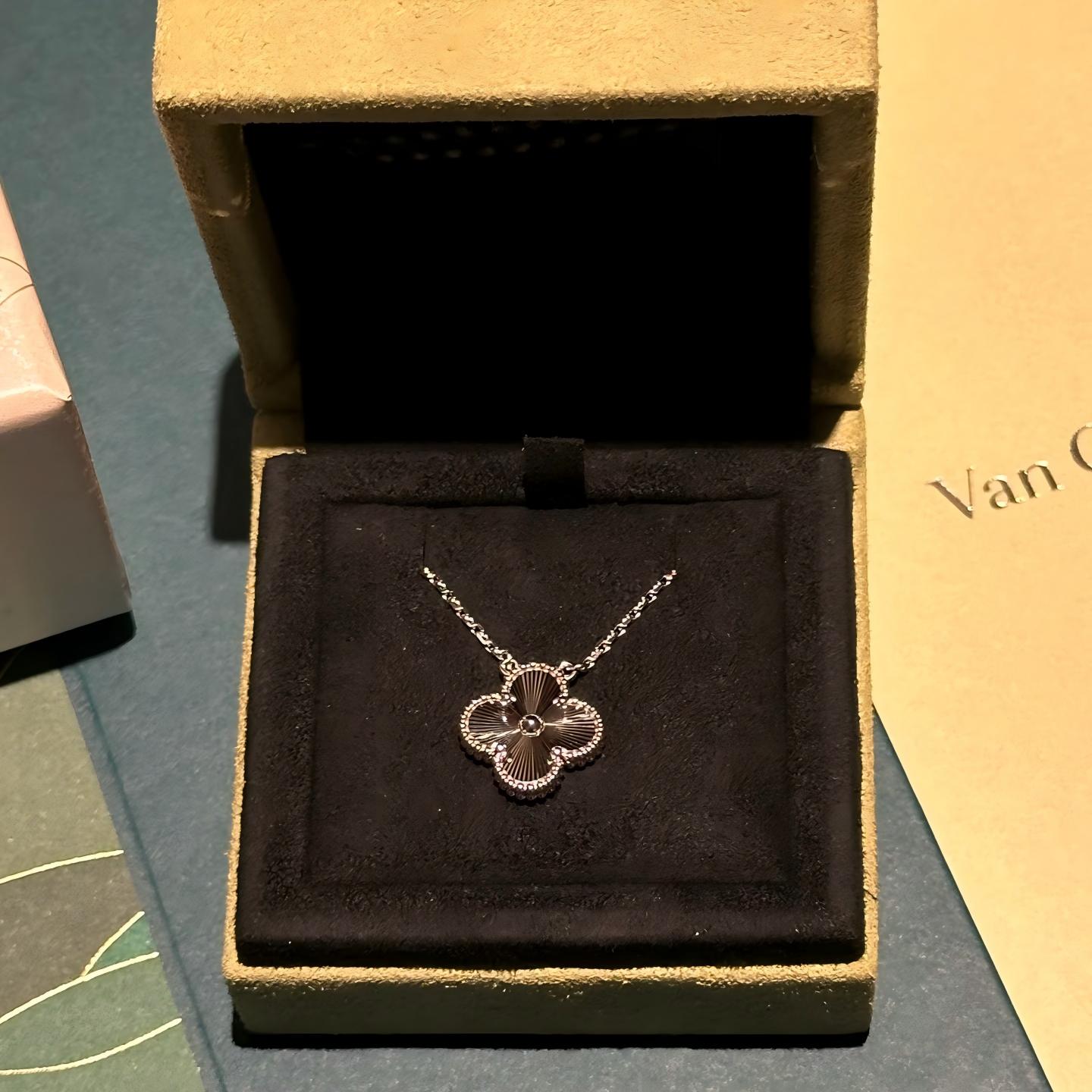 VCA  5 Motifs Bracelet Necklace Earrings Guilloche Silver Laser