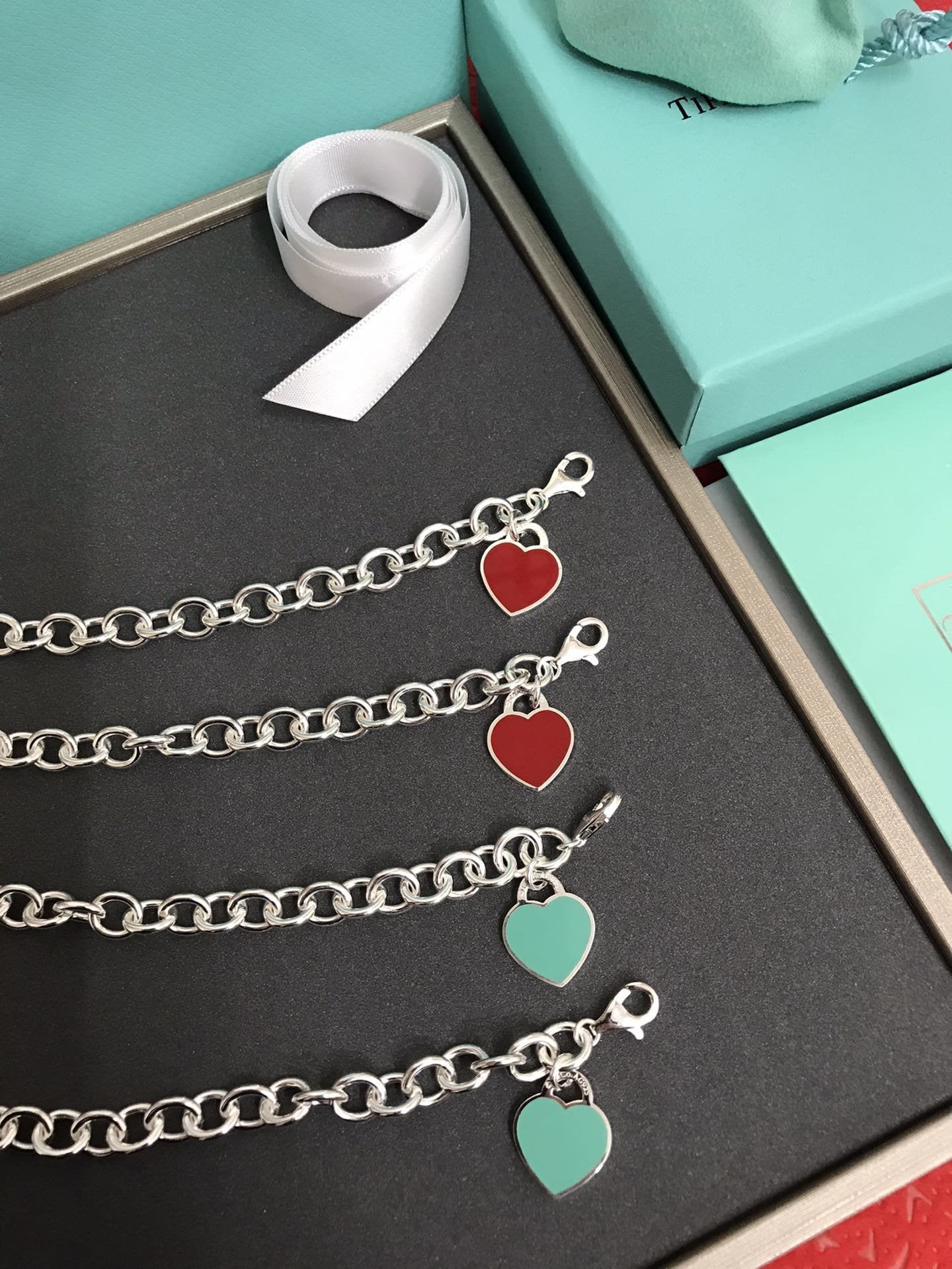 TIFFANY HEART TAG BRACELET SILVER MEDIUM
